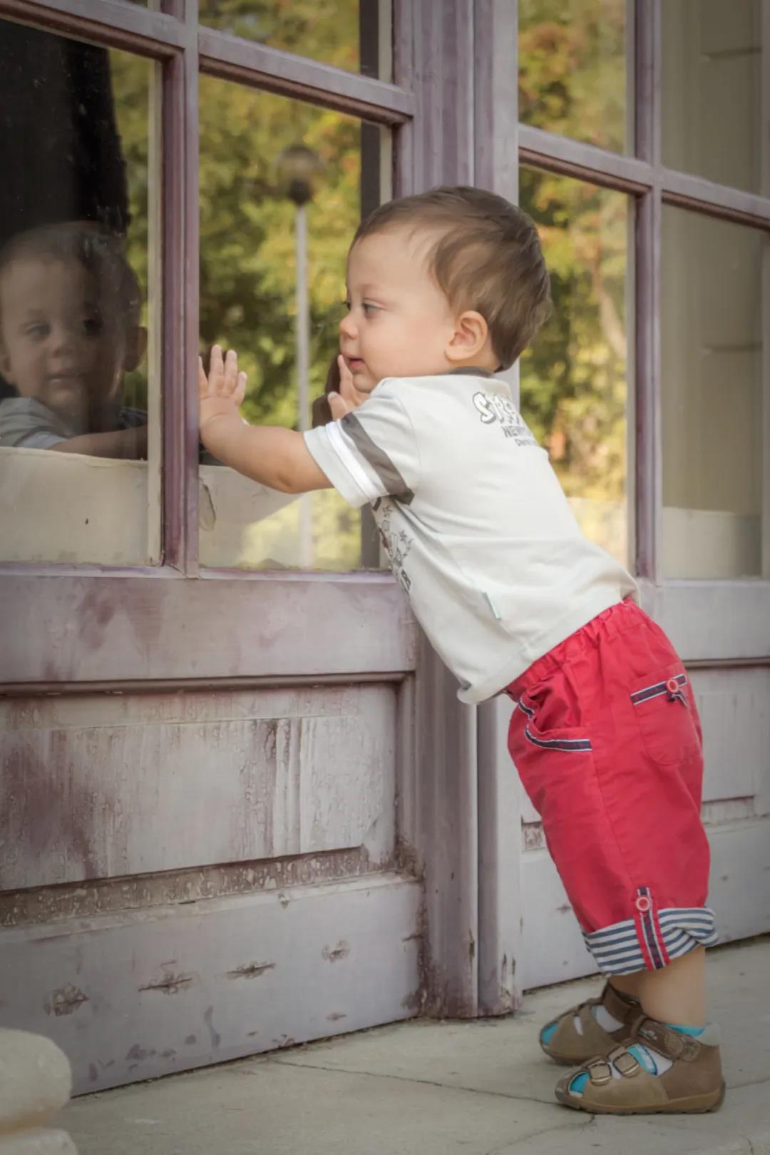Why Are Mirrors Good for Baby? | Pathways.org