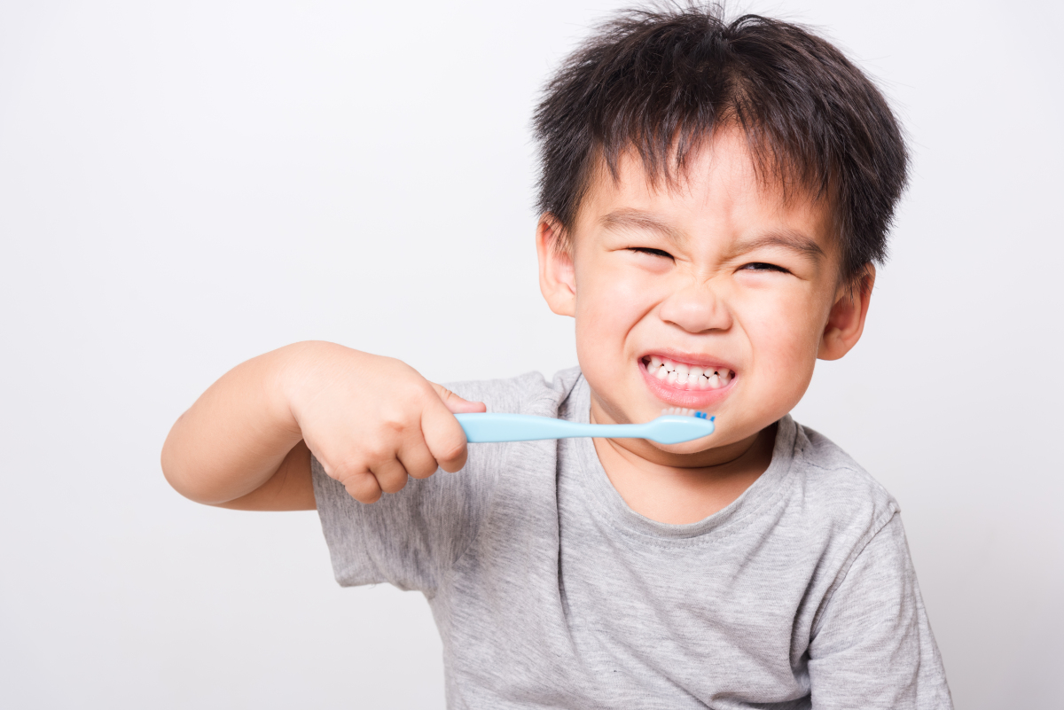 牙长歪了怎么办可以矫正吗（宝宝牙齿为什么会长歪？宝宝牙齿不齐，应该如何矫正？） | 说明书网